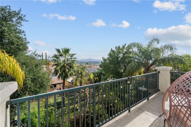 29350 Las Brisas, Valencia, CA 91354