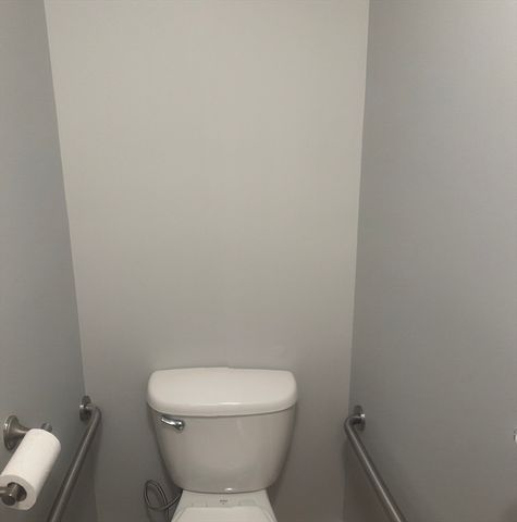 16 Kennedy Dr 16, Chelmsford, MA 01863