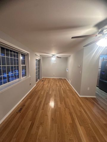 16 Kennedy Dr 16, Chelmsford, MA 01863