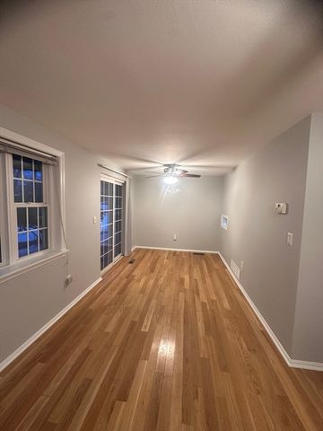 16 Kennedy Dr 16, Chelmsford, MA 01863