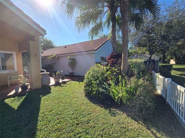 10061 NW 2nd Street, Plantation, FL 33324