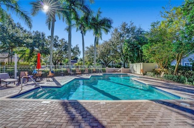 10061 NW 2nd Street, Plantation, FL 33324