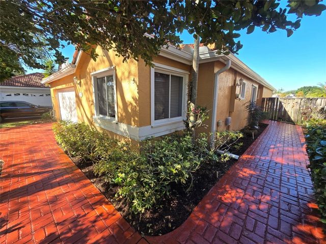 10061 NW 2nd Street, Plantation, FL 33324