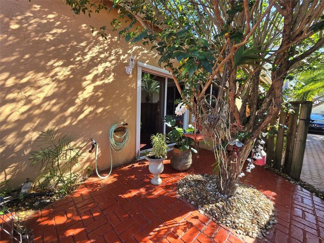 10061 NW 2nd Street, Plantation, FL 33324