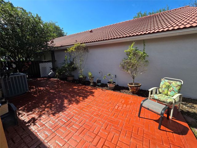 10061 NW 2nd Street, Plantation, FL 33324