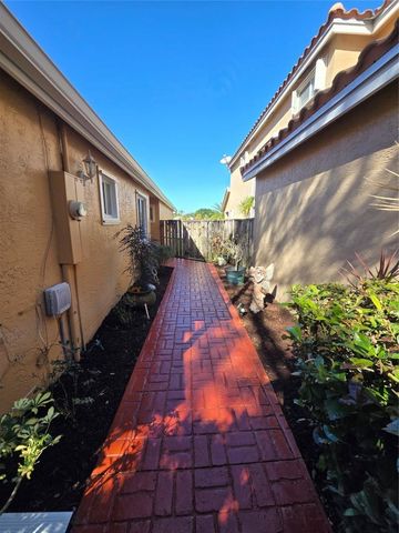 10061 NW 2nd Street, Plantation, FL 33324