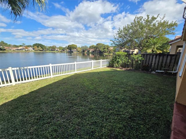 10061 NW 2nd Street, Plantation, FL 33324