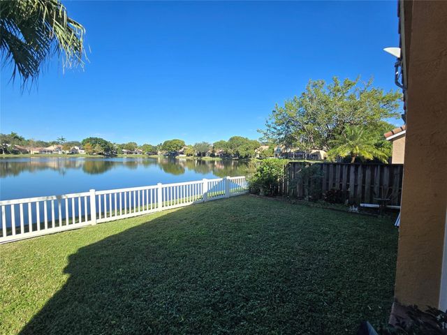 10061 NW 2nd Street, Plantation, FL 33324