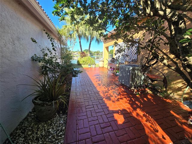 10061 NW 2nd Street, Plantation, FL 33324