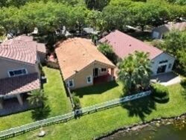 10061 NW 2nd Street, Plantation, FL 33324