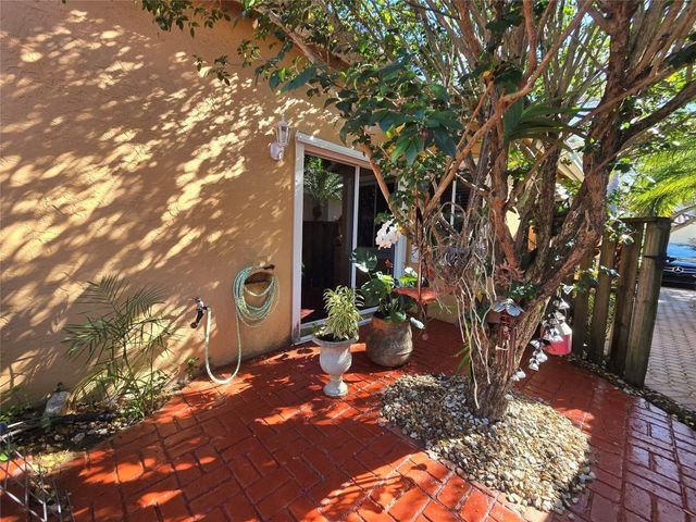 10061 NW 2nd Street, Plantation, FL 33324