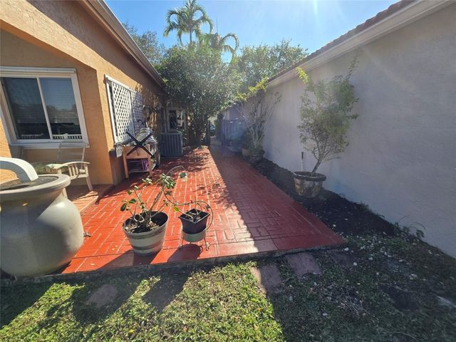 10061 NW 2nd Street, Plantation, FL 33324