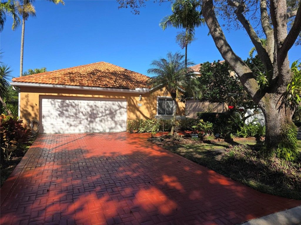 10061 NW 2nd Street, Plantation, FL 33324