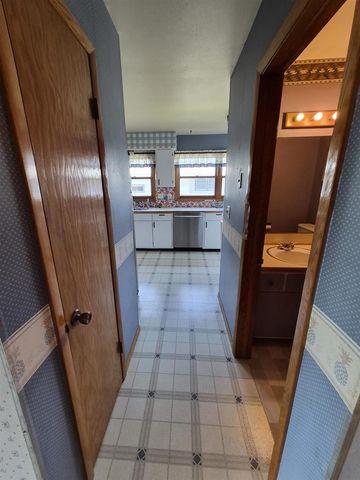 1456 W 4TH AVENUE, Oshkosh, WI 54902