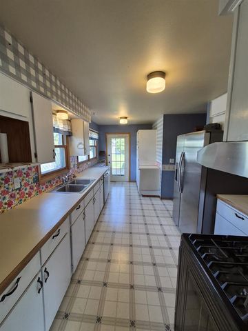 1456 W 4TH AVENUE, Oshkosh, WI 54902