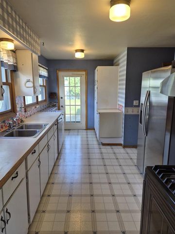 1456 W 4TH AVENUE, Oshkosh, WI 54902
