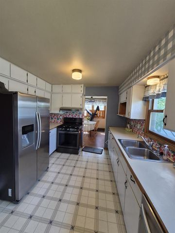1456 W 4TH AVENUE, Oshkosh, WI 54902
