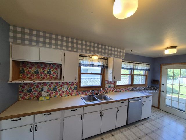 1456 W 4TH AVENUE, Oshkosh, WI 54902