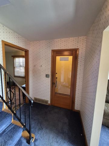 1456 W 4TH AVENUE, Oshkosh, WI 54902