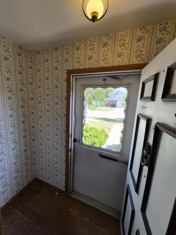 1456 W 4TH AVENUE, Oshkosh, WI 54902