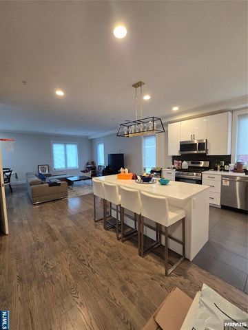 21 Summit Street, Tenafly, NJ 07670