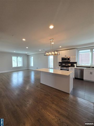 21 Summit Street, Tenafly, NJ 07670
