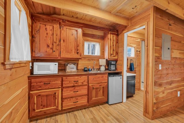 579 Blue Springs Rd, Sparta, TN 38583