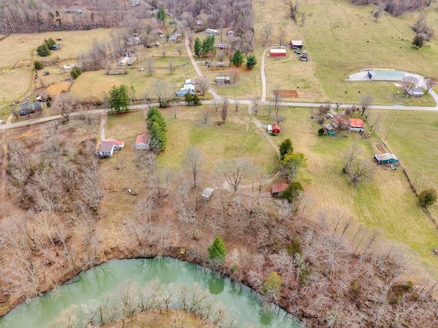 579 Blue Springs Rd, Sparta, TN 38583