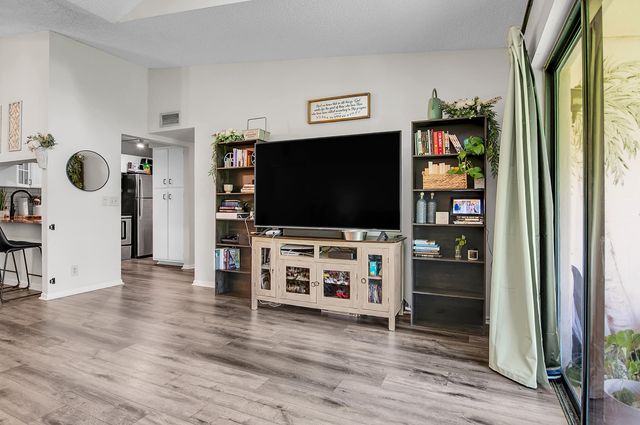 1009 GREEN PINE Boulevard F3, West Palm Beach, FL 33409