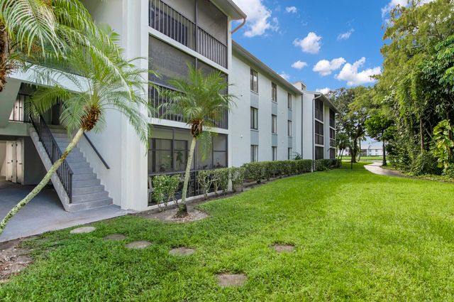 1009 GREEN PINE Boulevard F3, West Palm Beach, FL 33409