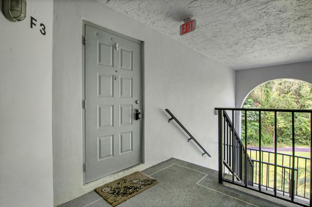 1009 GREEN PINE Boulevard F3, West Palm Beach, FL 33409