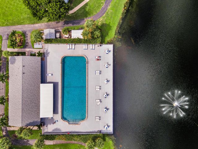 1009 GREEN PINE Boulevard F3, West Palm Beach, FL 33409