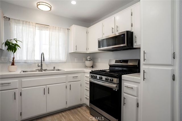 1061 Harbor Heights Dr. G, Harbor City, CA 90710