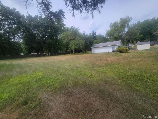 655 Reynolds Drive, Waterford Charter Township, MI 48328