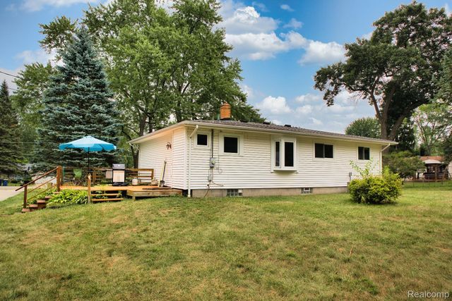 655 Reynolds Drive, Waterford Charter Township, MI 48328