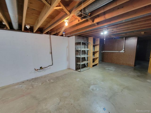 655 Reynolds Drive, Waterford Charter Township, MI 48328