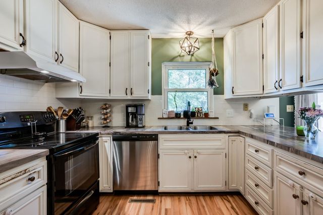 8359 S Millsap Dr, Derby, KS 67037