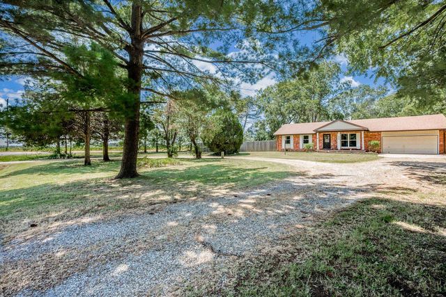 8359 S Millsap Dr, Derby, KS 67037