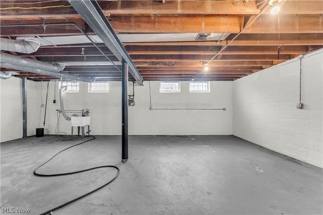 9520 S Highland Avenue, Garfield Heights, OH 44125