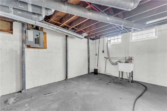 9520 S Highland Avenue, Garfield Heights, OH 44125