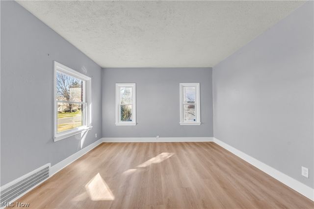 9520 S Highland Avenue, Garfield Heights, OH 44125