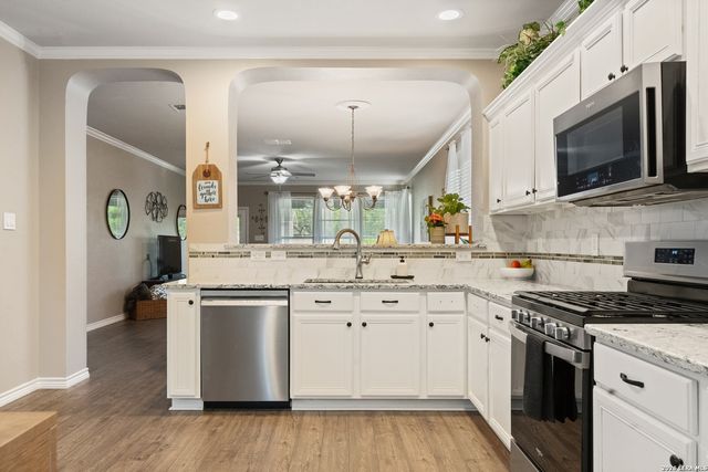8618 Auberry Path, Helotes, TX 78023