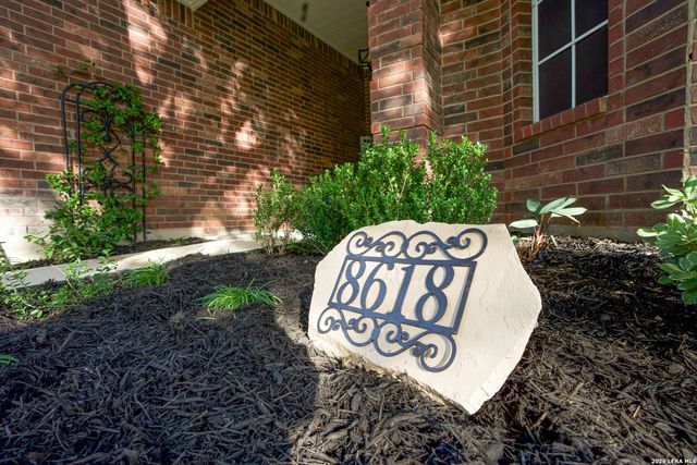 8618 Auberry Path, Helotes, TX 78023