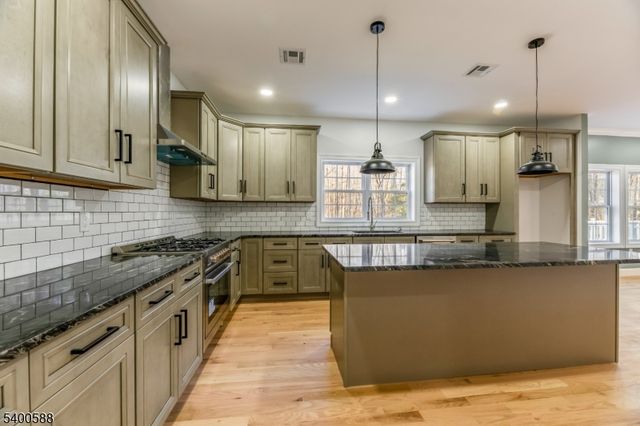 28 King George Rd, Warren Twp., NJ 07059