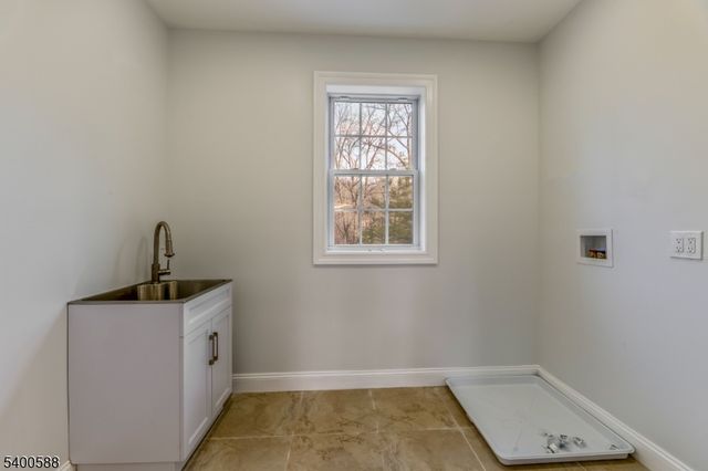 28 King George Rd, Warren Twp., NJ 07059