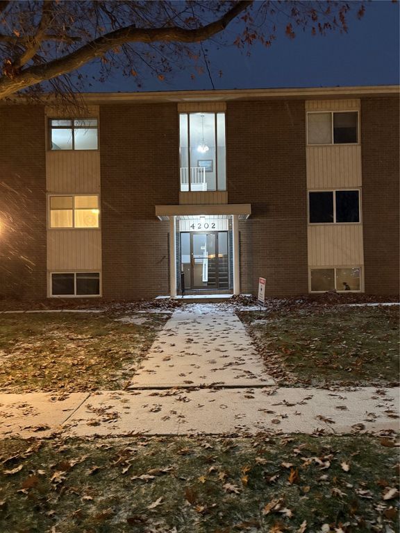 4202 62nd Street 5, Urbandale, IA 50322