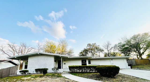 110 Meadowood, San Antonio, TX 78216