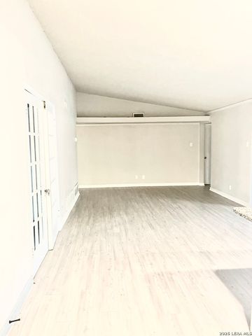 110 Meadowood, San Antonio, TX 78216