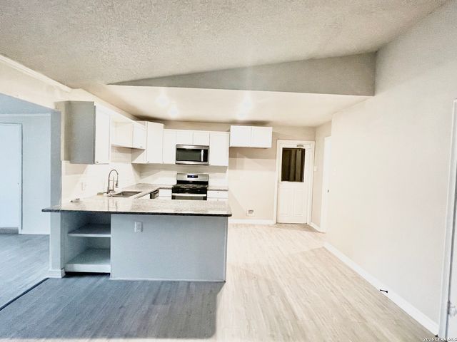 110 Meadowood, San Antonio, TX 78216