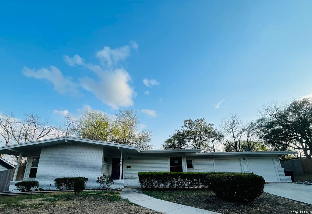 110 Meadowood, San Antonio, TX 78216